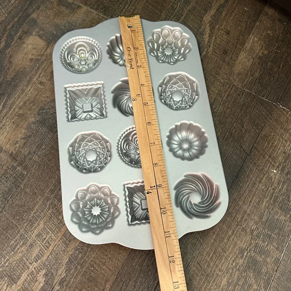 Nordic Ware Bundt Charms 12 Cavity Mini Cake Pan Gold Cast Aluminum Made in USA
